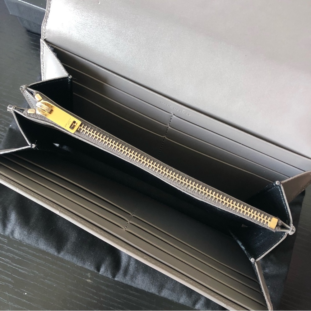 Saint Laurent Essentials Minimalist Grey YSL Wallet - Picture 8 of 15